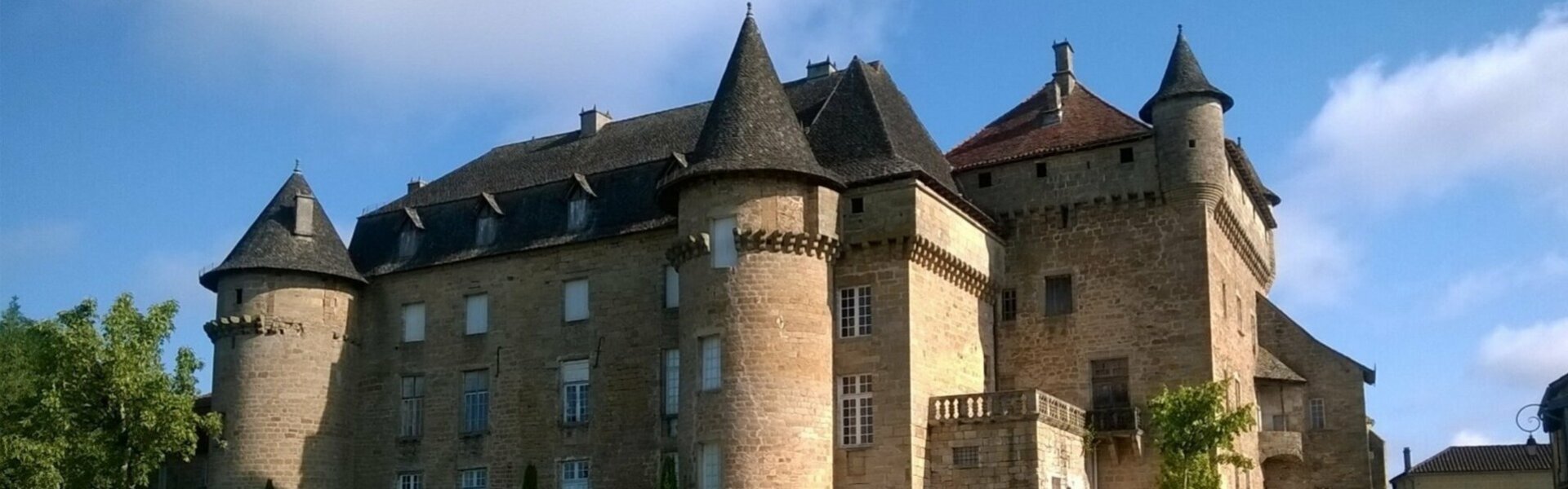 Mairie Commune Municipal Château Lot Quercy Occitanie Massif Central